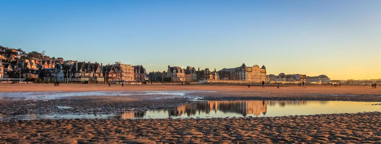 Trouville Sur Mer Vue Sur La Touque Buitenkant foto